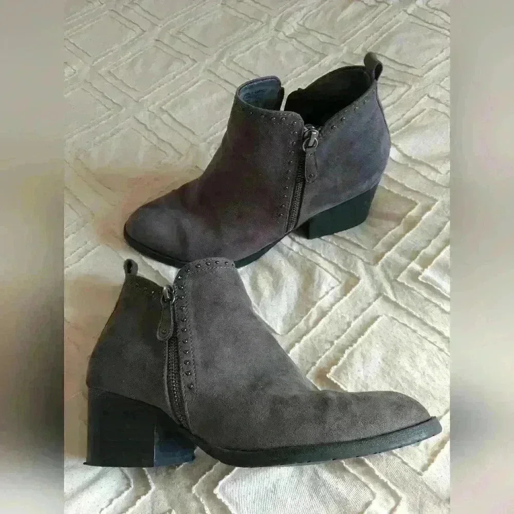 Sonoma Ankle Boot, Size 8, Stone Grey with Metal Accent Along Trim 👢